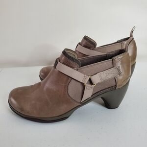 Merrell Evera Rush Leather Ankle Booties Size 10 Heeled Slip-on Shoes Taupe